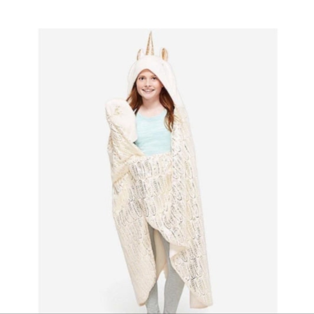 Cozy Cream Cape Unicorn Hooded Blanket with pockets